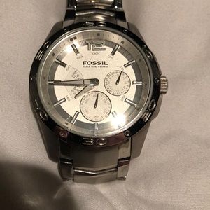 Men’s Fossil watch. Needs battery.